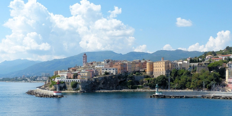 Korsika / Bastia: Vormittags sonnig am Nachmittag Gewitter