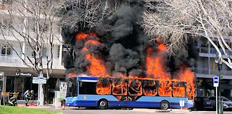 Bastia Linienbus in Flammen