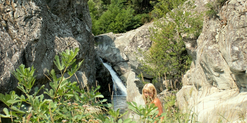 Versteckter Wasserfall mit Bademöglichkeit